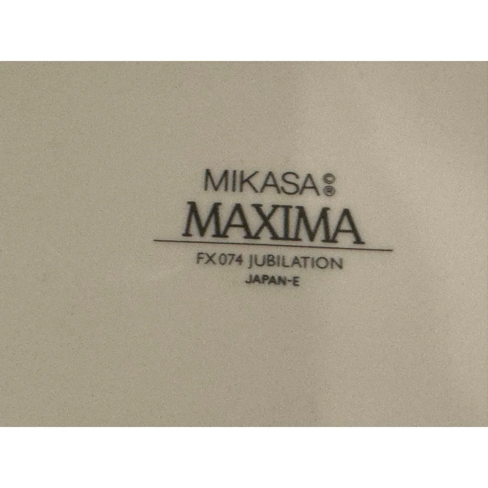 Mikasa Christmas Trinket Box Round Holiday Holly‎ Berry Gold Horn Red Bow Lid